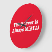 Miata Clock: "Die Antwort ist immer MIATA!" Große Wanduhr (Winkel)