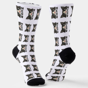 Miau Lustige Tuxedo-Katze beobachtet Pun Socken