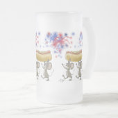 Mic und Mac's 4. Juli Nacht Picnic Mattierte Tasse (VorderseiteRechts)