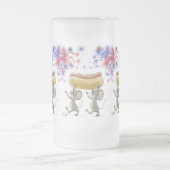 Mic und Mac's 4. Juli Nacht Picnic Mattierte Tasse (Mittel)