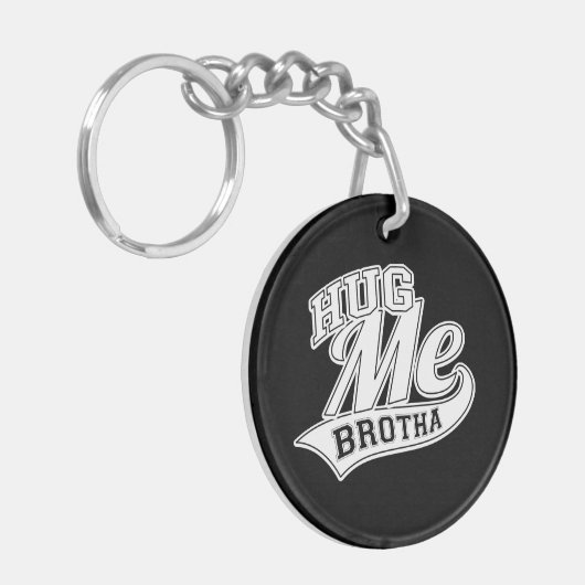 Mich Brotha auf Schwarz umarmen Schlüsselanhänger (Vorderseite links)