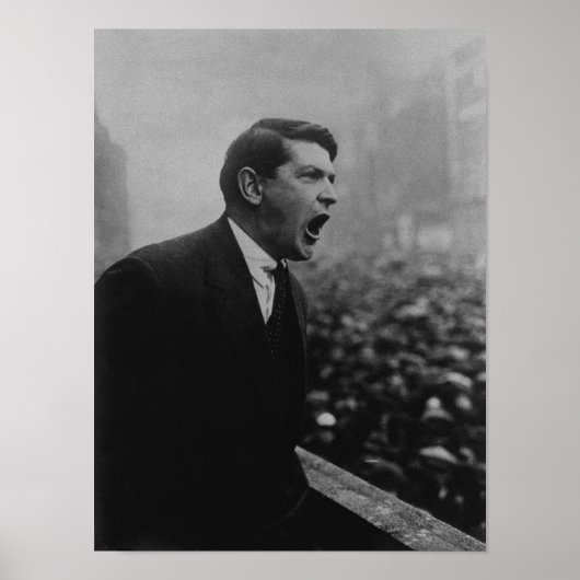 Michael Collins spricht vor einer Dubliner Mauer - Poster (Vorne)