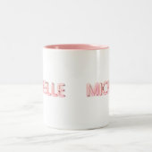 Michelle Name in glühender Neonbeleuchtung Neuheit Zweifarbige Tasse (Mittel)