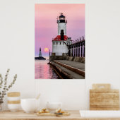 Michigan City Lighthouse und Sundown Sailboat Poster (Küche)