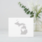 Michigan Gray Staat Map Form mit Herz Cutout Postkarte (Stehend Vorderseite)
