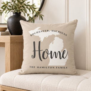 Michigan Home Beige Script Familienmonogramm Kissen