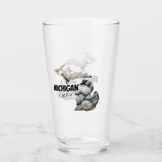 Michigan-Silhouette mit Petoskey-Steinen gefüllt Glas (Rückseite)