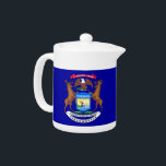 Michigan State Flag Teapot<br><div class="desc">Informieren Sie sich mit Michigan-Stolz über unsere exklusive Teekanne mit Michigan-Flagge! Dieser Teekessel ist mehr als nur ein funktionales Küchenzubehör, er ist ein Fest für Michigans reiche Geschichte und kulturelle Identität. Jedes Teekanne zeigt die berühmte Michigan-Staatsflagge, die es zu einer einzigartigen und stilvollen Art macht, Ihre Lieblings-Tees zu genießen und...</div>