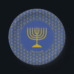 Mid Blue Hanukkah Customizable MENORAH Pappteller<br><div class="desc">Elegante mittelblaue MENORAH Papier Teller, die mit Imitaten goldene Menorah in einem gefliesten Muster zeigen. In der Mitte befindet sich ein Bild einer großen menorah, die CUSTOMIZABLE ist, sodass Sie Ihr eigenes Bild hochladen können. Darunter steht CHAG SAMEACH. Dies ist auch anpassbar, sodass Sie Ihren Gruß und/oder Namen hinzufügen können,...</div>