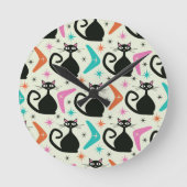 Mid Century Black Atomic Cats with Boomerangs Runde Wanduhr (Vorderseite)