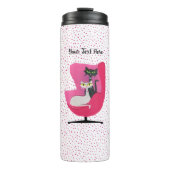 Mid Century Fancy Cats in Pink Chair Polka Dots Thermosbecher (Vorderseite)