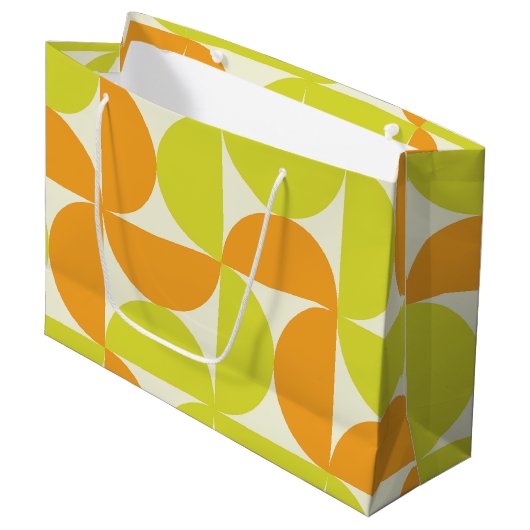 Mid Century Half Circles Orange and Yellow Große Geschenktüte (Vorderseite Schrägansicht)