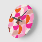 Mid Century Modern Abstract Pattern Pink Orange Runde Wanduhr (Winkel)