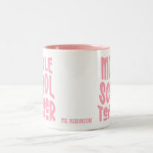 Middle School Teacher Pink Typography Zweifarbige Tasse (Mittel)