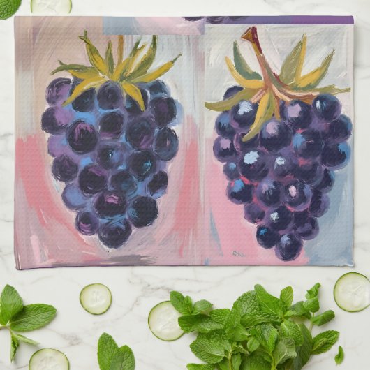 Midnight Black grapes on textured background Geschirrtuch (Gefaltet)