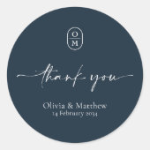 Midnight Blue | Chic & Modern Wedding Monogram  Runder Aufkleber (Vorderseite)