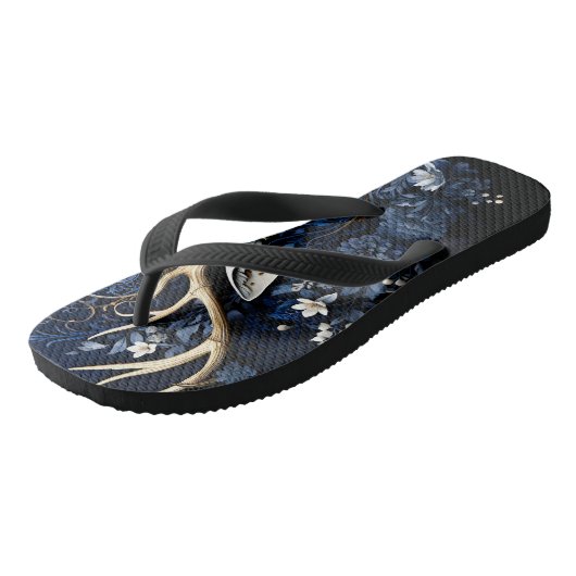 Midnight Celestial Floral Gothic Deer  Badesandalen (Schrägansicht)