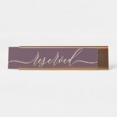 Midnight Fig & Champagne Script Table Reserved Schreibtischnamensplakette (Vorderseite )