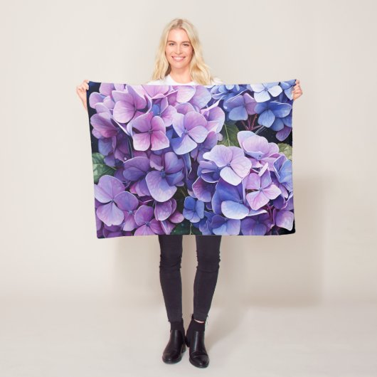 Midnight Garden Violet Hydrangea Wassercolor Fleecedecke (Beispiel)
