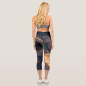 Midnight Gold Liquid Marble Capri Leggings (Rückseite)