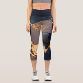 Midnight Gold Liquid Marble Capri Leggings (Vorderseite)