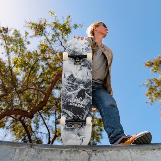 Midnight Phantom Skull Skateboard (Außenbereich 1)