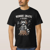 Midnight Snacks, Zen Vibes humorvolles Waschbär T-Shirt (Vorderseite)