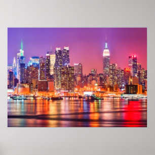 Midtown Manhattan in der Nacht mit Empire Stae Poster