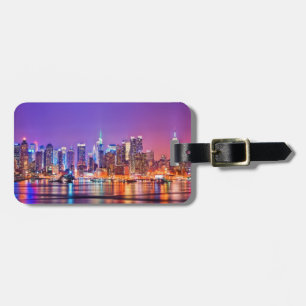 Midtown Manhattan nachts mit Reich Stae Gepäckanhänger