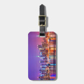 Midtown Manhattan nachts mit Reich Stae Gepäckanhänger (Vorderseite vertikal)