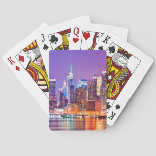 Midtown Manhattan nachts mit Reich Stae Spielkarten