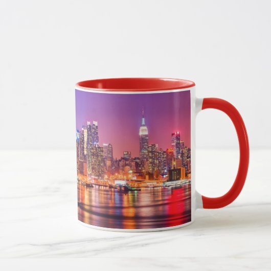 Midtown Manhattan nachts mit Reich Stae Tasse (Rechts)