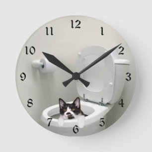 Miezekatzekatze in der Toilettenschüssel Runde Wanduhr