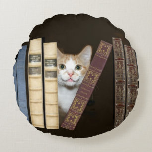 Miezekatzekatze mit Büchern Rundes Kissen