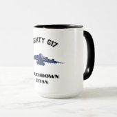 Mighty C-17, Touchdown Titan Tasse (VorderseiteRechts)