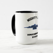 Mighty C-17, Touchdown Titan Tasse (Vorderseite Links)
