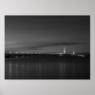 Mighty Mac bei Nacht Pano Grayscale Poster
