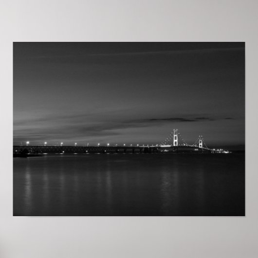 Mighty Mac bei Nacht Pano Grayscale Poster (Vorne)