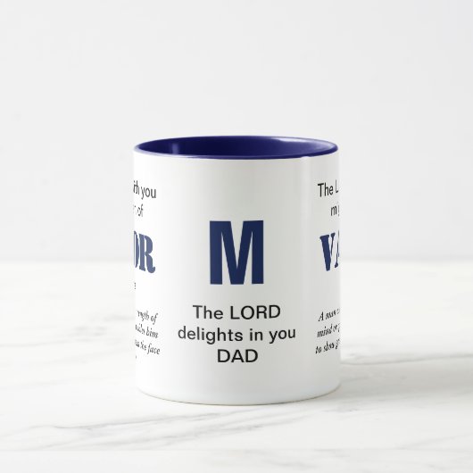 MIGHTY MAN OF VALOR Christlich Blue Monogram Tasse (Zentrum)