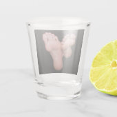 MIKAYLA-FEET SCHNAPSGLAS (Rückseite)