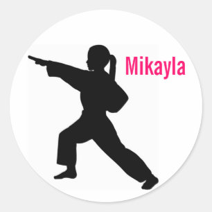Mikayla weiße Kampfkunstfronten-Streikaufkleber Runder Aufkleber