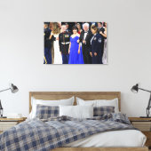 Mike & Karen Pence - Trumps tanzen im Hintergrund Leinwanddruck (Insitu (Schlafzimmer))
