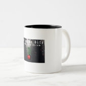 Mikitiez roter Schädel giftiger Apfel veganer Somm Zweifarbige Tasse (VorderseiteRechts)