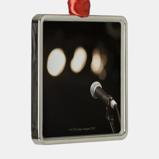 Mikrofon und Scheinwerfer Silbernes Ornament (Rechts)