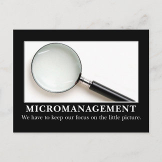 Mikromanagement ist eine erfolgreiche Strategie Postkarte