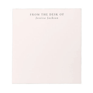 Milch pink vom Schreibtisch des Notizblock