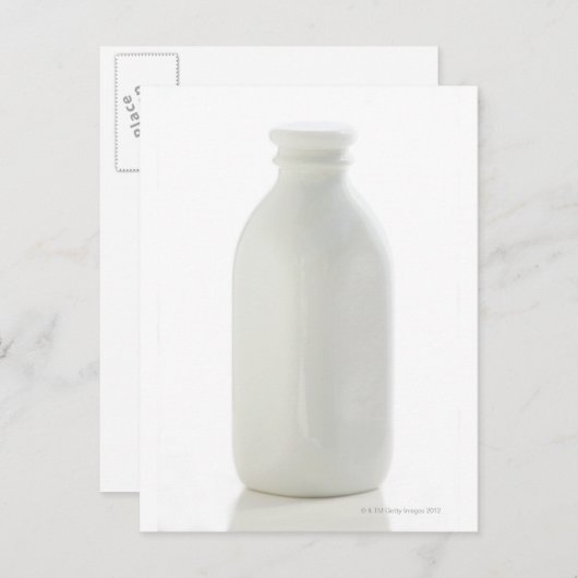 Milchflasche auf weißem Hintergrund Postkarte (Vorne/Hinten)