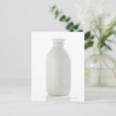 Milchflasche auf weißem Hintergrund Postkarte (Stehend Vorderseite)
