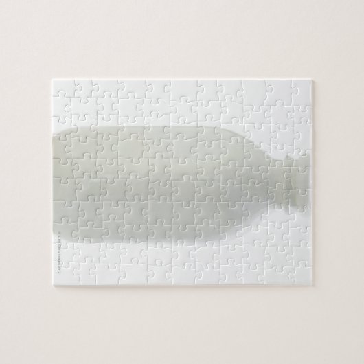 Milchflasche auf weißem Hintergrund Puzzle (Horizontal)