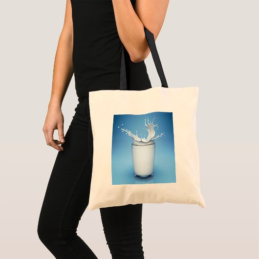 Milchflasche in Glasgetränk in Tasche